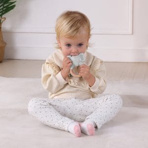 Montessori Play Box 5–6 Monate – Entdecken, Greifen & Fühlen – Bild 4